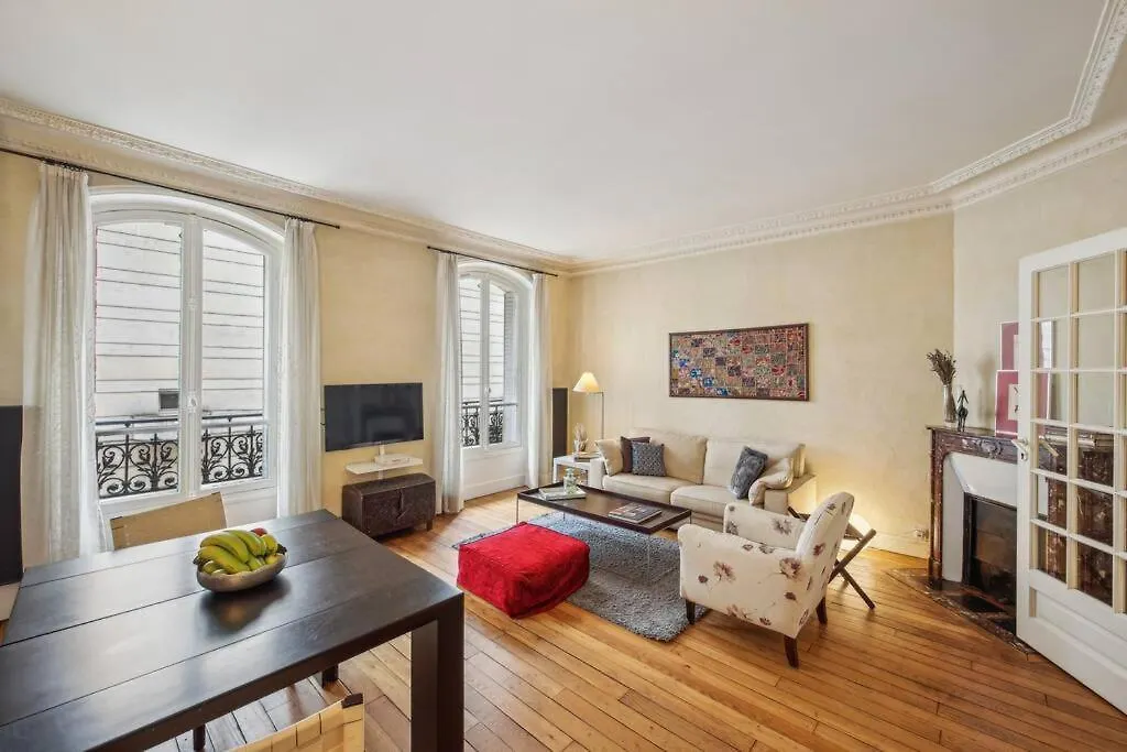 Beautiful Flat Heart Of Xiveme París